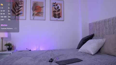 E L I I Z A B E T H   online show from March 5, 10:49 pm