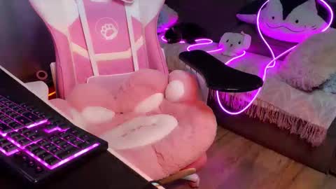 Elisa North online show from November 22, 5:04 pm