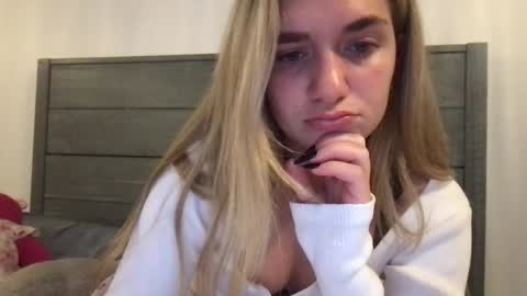 Elisa Sinclair online show from December 6, 12:45 am