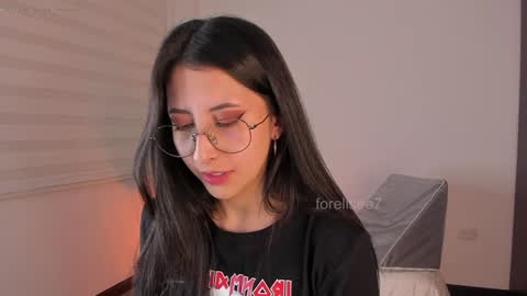 Snapshot of elise_77 chatting on December 27, 1:53 am Eli online show from December 27, 1:53 am