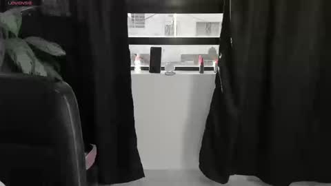 ELISE LEYTON online show from September 20, 9:57 pm