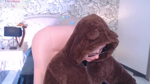 Eliza online show from November 16, 7:25 pm