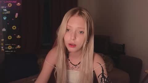 Elizabeth online show from November 18, 2:51 pm