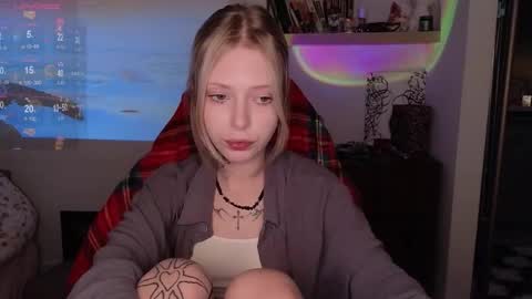 Elizabeth online show from November 30, 7:07 pm