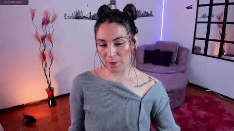 Elizabeth online show from December 26, 6:01 pm