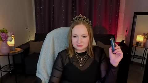 Lizzy online show from November 18, 12:39 pm