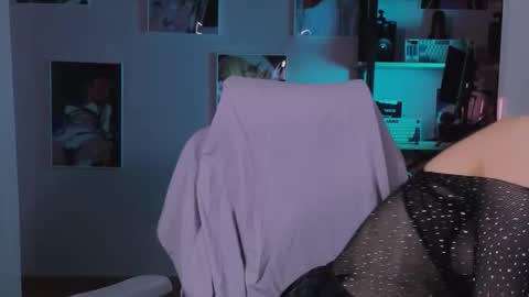 elizzza_ online show from February 19, 5:18 am