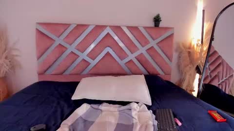 Ella Olmos  online show from July 9, 4:31 pm