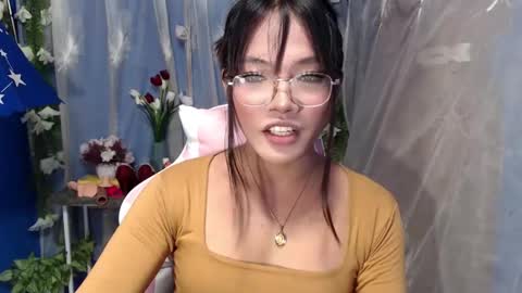 Snapshot of ella_fuma chatting on October 27, 1:23 am Ella online show from October 27, 1:23 am