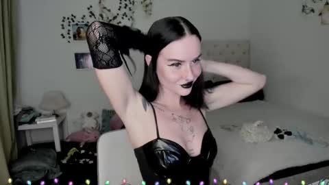 ELLA online show from December 21, 9:24 am