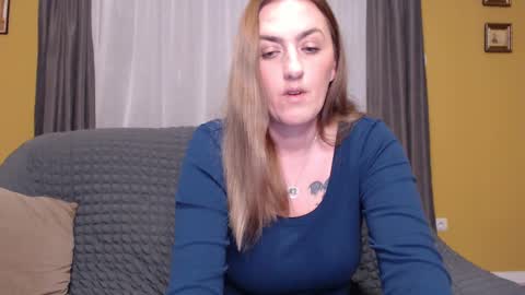 Snapshot of ella_max_live chatting on February 15, 9:17 pm Ella  Max online show from February 15, 9:17 pm