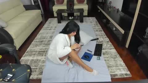 Ella online show from February 2, 7:24 pm