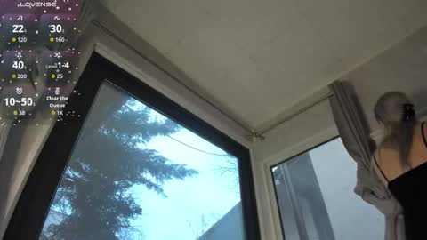 ella_vee online show from March 2, 5:19 am