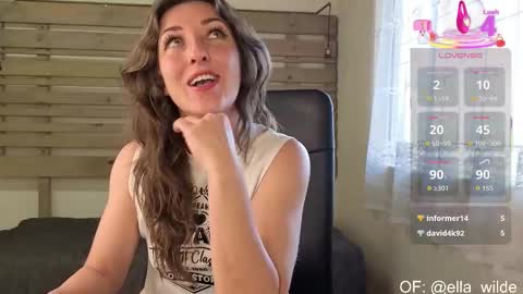 Snapshot of ella_wilde_ chatting on October 11, 11:58 am Ella Wilde online show from October 11, 11:58 am