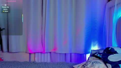 Ella online show from November 30, 2:43 pm