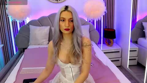 Ella online show from January 10, 7:00 pm