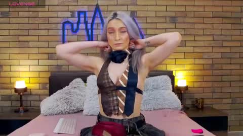 Ella online show from January 8, 7:03 pm