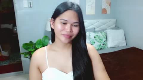 EllaFord online show from August 4, 11:05 am