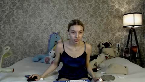 ellamilla online show from October 29, 10:08 am