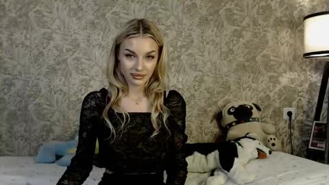 ellamilla online show from November 16, 10:37 am