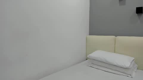 Ella online show from September 20, 11:30 am