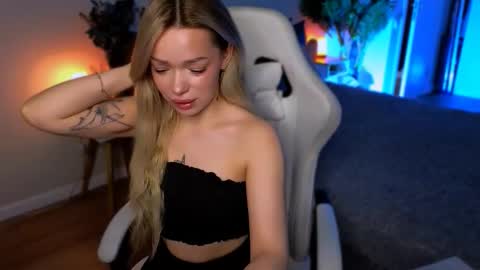 Ella online show from March 1, 5:40 am