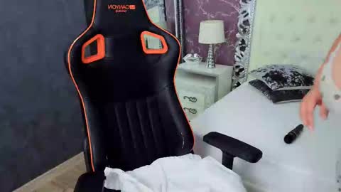 ellaxjane online show from October 18, 7:11 am