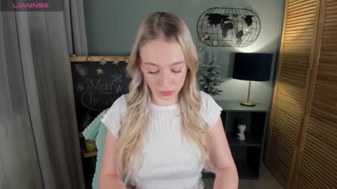 elldiana online show from December 15, 1:33 am