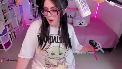 Snapshot of ellen_meow chatting on October 20, 8:06 am Meow in da house  . online show from October 20, 8:06 am