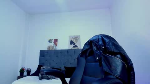  Ellie   online show from October 4, 1:28 pm