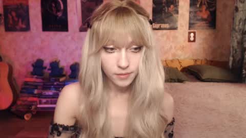 ellie_friendly online show from February 12, 11:30 pm