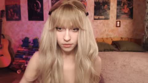 ellie_friendly online show from March 9, 12:10 am