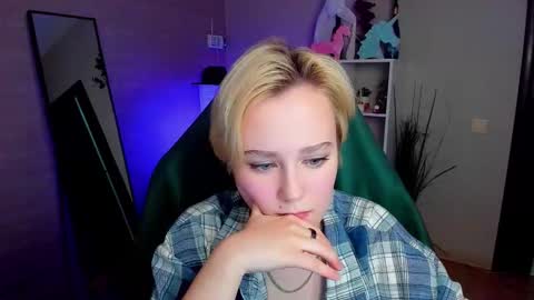 Ellie online show from November 30, 9:02 am