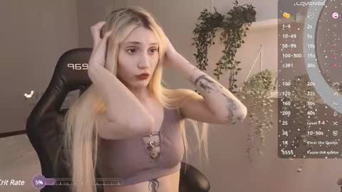 Snapshot of elliefrost chatting on February 23, 9:33 pm elliefrost online show from February 23, 9:33 pm