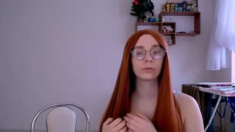 Snapshot of ellies_8 chatting on February 26, 9:01 am Ellie online show from February 26, 9:01 am