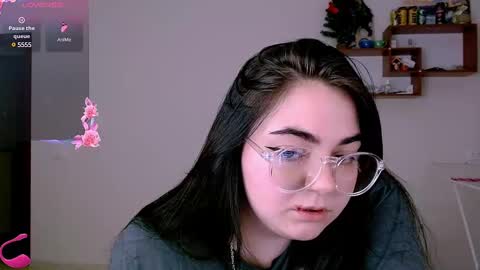 Snapshot of ellies_8 chatting on February 25, 5:51 pm Ellie online show from February 25, 5:51 pm