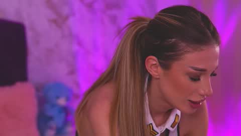 EllinaNuria online show from March 6, 8:37 pm