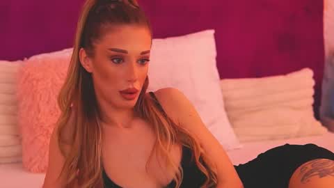 EllinaNuria online show from April 10, 6:30 am