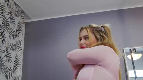 Elsa Jean online show from September 22, 4:00 am