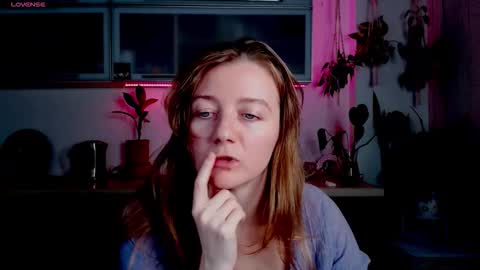 elly_helly online show from November 17, 8:42 pm