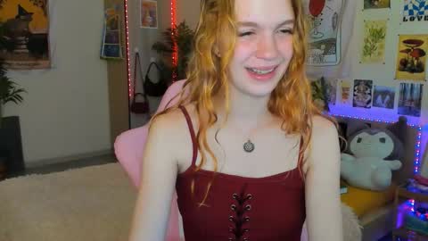 Snapshot of elly_milas chatting on September 14, 7:17 am Elly     Fansly  online show from September 14, 7:17 am