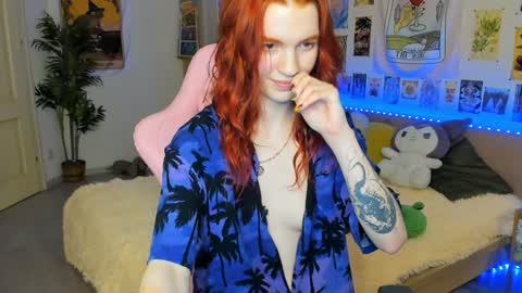 Snapshot of elly_milas chatting on December 2, 5:13 pm Elly     Fansly  online show from December 2, 5:13 pm