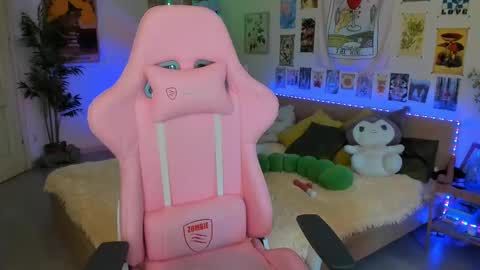 Snapshot of elly_milas chatting on February 25, 6:58 am Elly     Fansly  online show from February 25, 6:58 am