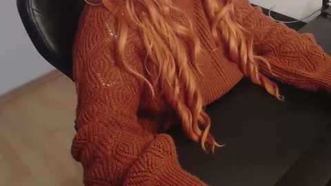 Elly online show from December 18, 3:17 pm