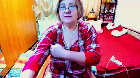 ellyhot53 online show from January 6, 11:52 pm