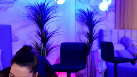 Elly online show from October 23, 8:15 pm