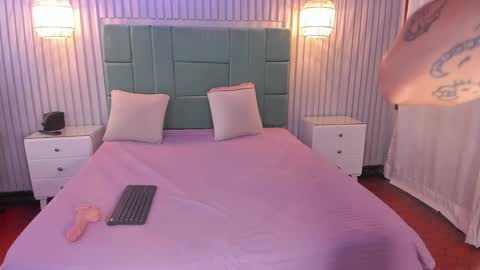 Elodie  online show from December 17, 11:49 am