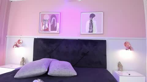 Elodie  online show from December 21, 12:42 pm