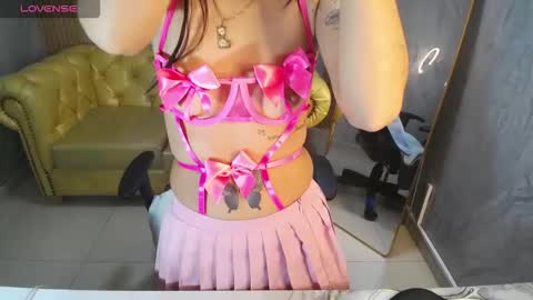 Snapshot of elody_a chatting on September 18, 12:58 pm Elody  online show from September 18, 12:58 pm