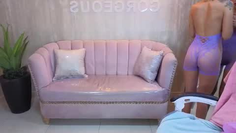 Snapshot of elody_a chatting on October 15, 3:42 am Elody  online show from October 15, 3:42 am